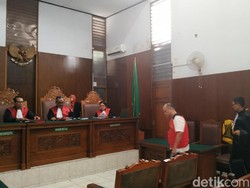Saksi Jelaskan Penyerahan Barang Bukti Eks Kapolsek Kebayoran Baru