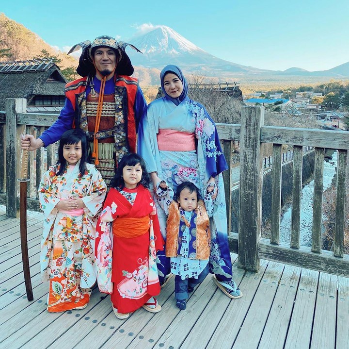 <p>Semoga selalu bahagia, Natasha Rizky dan keluarga. (Foto: Instagram @natasharizkynew)    </p>
