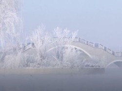 Keindahan Danau Membeku di China