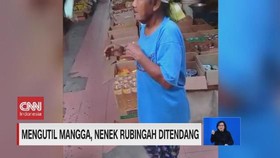 VIDEO: Mengutil Mangga, Nenek Rubingah Ditendang