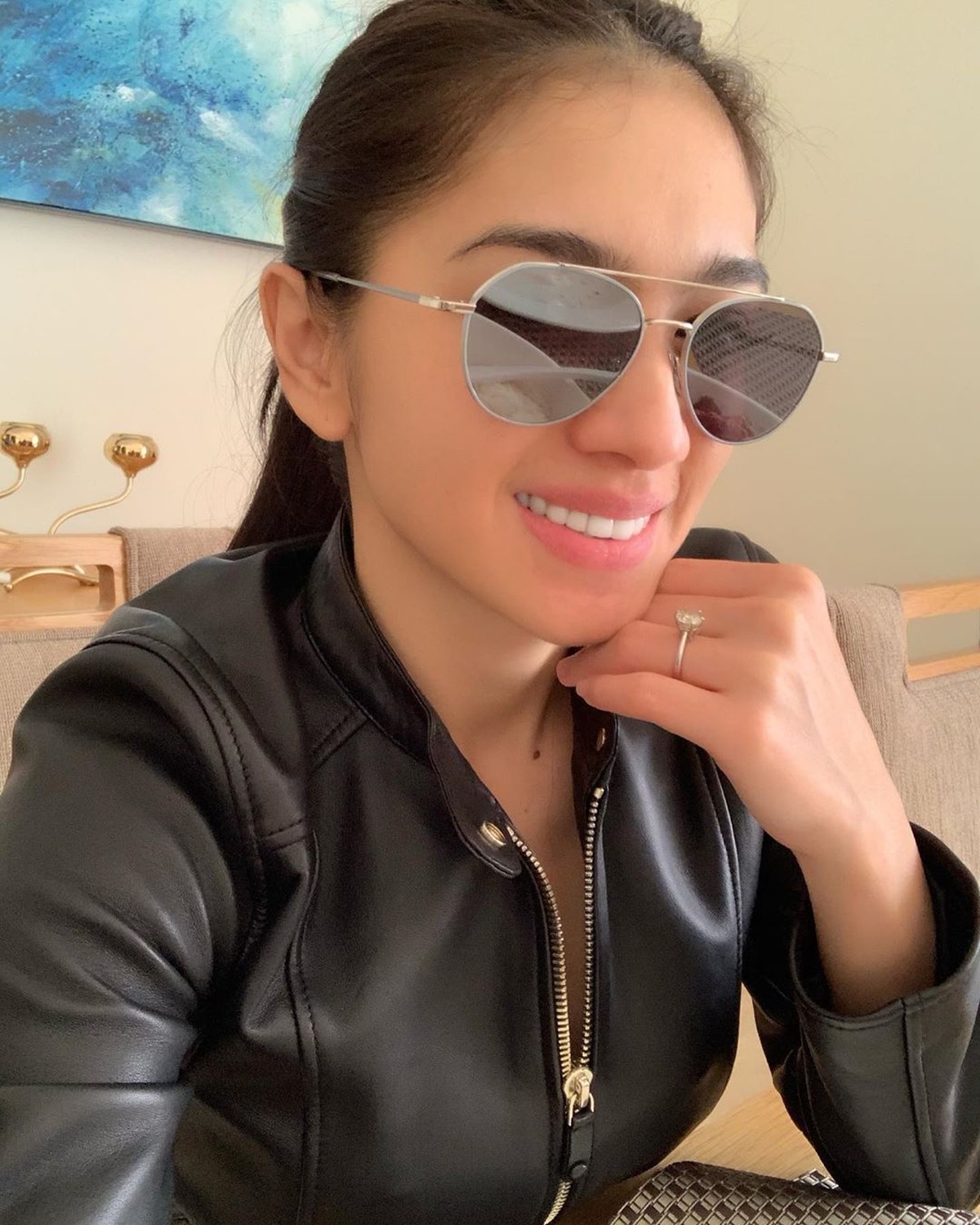 Angel Karamoy masih terlihat mempesona di usianya yang sudah 33 tahun&period; Penampilannya di media sosial bahkan kerap menjadi sorotan publik&period;