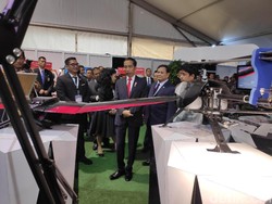 Ditemani Menhan Prabowo, Jokowi Sambangi Pameran Alutsista di Kemhan
