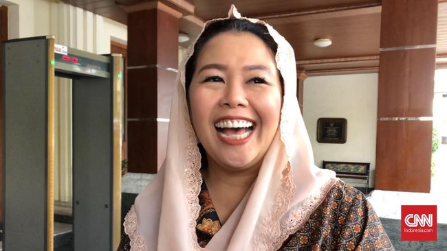 Berdasarkan hasil survei internal relawan, Yenny Wahid diklaim jadi sosok yang paling tepat mendampingi Ganjar Pranowo di Pilpres 2024.