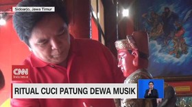 VIDEO: Ritual Cuci Patung Dewa Musik