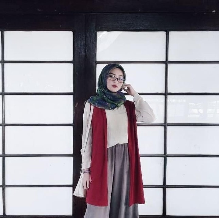 <p>Usia Tia kini 19 tahun, ia tumbuh makin cantik seperti sang ibunda. Ditambah, ia juga pandai merias diri. (Foto: Instagram @tiaseptiana)</p>