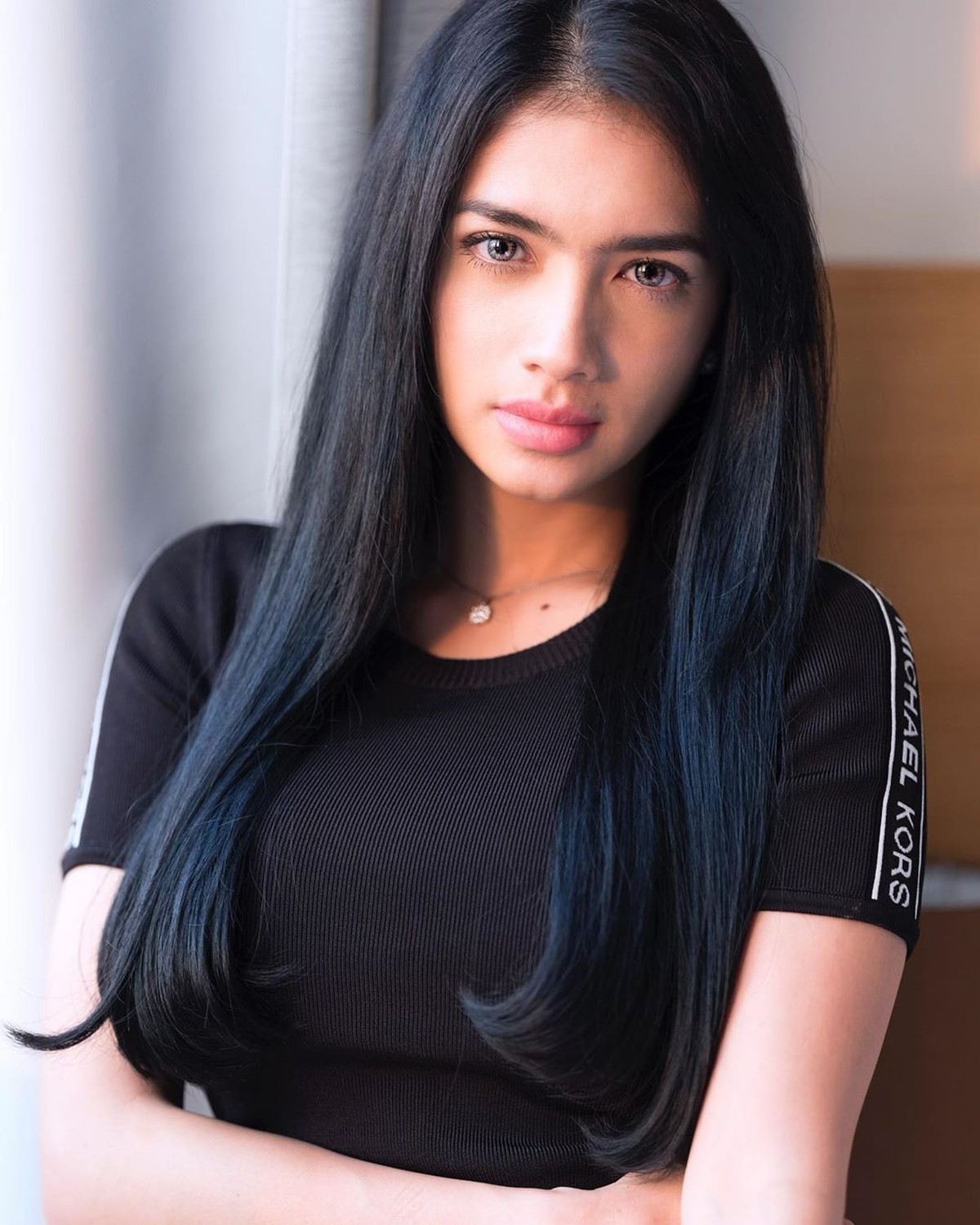 Angel Karamoy masih terlihat mempesona di usianya yang sudah 33 tahun&period; Penampilannya di media sosial bahkan kerap menjadi sorotan publik&period;