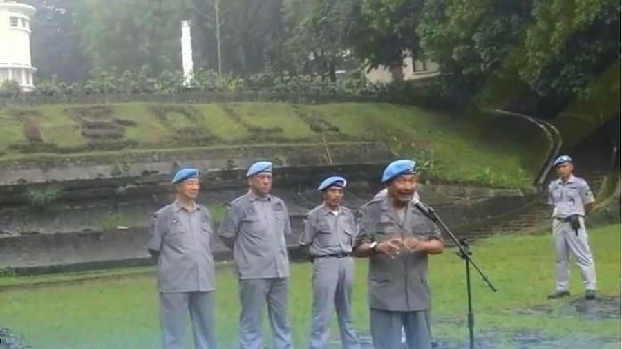 Petinggi Sunda Empire Ditangkap, Para Pengikut Bubar Para pengikut Sunda Empire seperti organisasi BANG DEC menyatakan bubar usai tiga petinggi Sunda Empire ditahan dan diamankan pihak kepolisian.