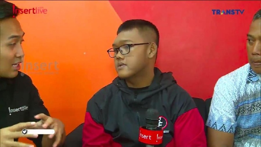 Arya Permana mengaku ketika beratnya 193 kilogram dirinya membuat baju sendiri dengan diameter lebih dari satu meter. Kini Arya hanya memakai baju berukuran XL.