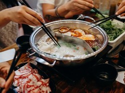 Hati-hati! Makan Hot Pot Berisiko Tularkan Virus Corona, Ini Faktanya