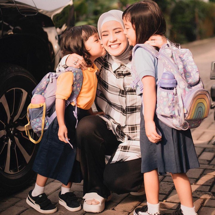 <p>So sweet ya, anak-anaknya Bunda Natasha Rizky. (Foto: Instagram @natasharizkynew)</p>