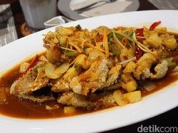 Santap Puas Gurame Goreng Tiga Rasa hingga Lidah Sapi