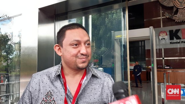 Politikus Golkar Fahd El Faouz menyebut bakal terang benderang membuka peran mantan Wakil Ketua DPR Priyo Budi Santoso, dalam dugaan korupsi pengadaan Al Quran.