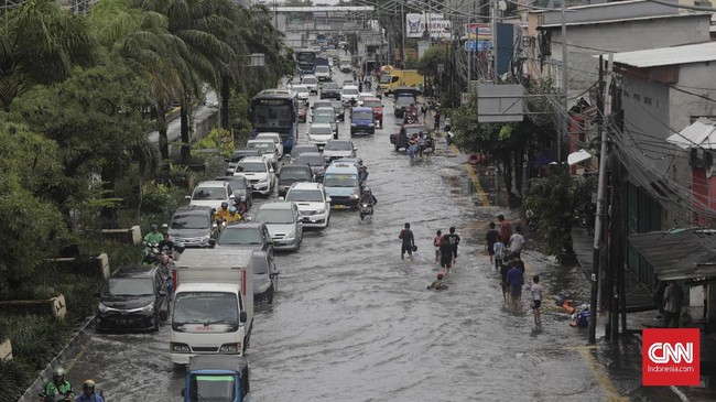 FOTO: Banjir Jakarta Usai Diguyur Hujan Deras