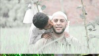 <p>Kali ini Syekh Ali Jaber berfoto dengan anak pertamanya, Hasan. (Foto: Instagram @syekh.alijaber)</p>