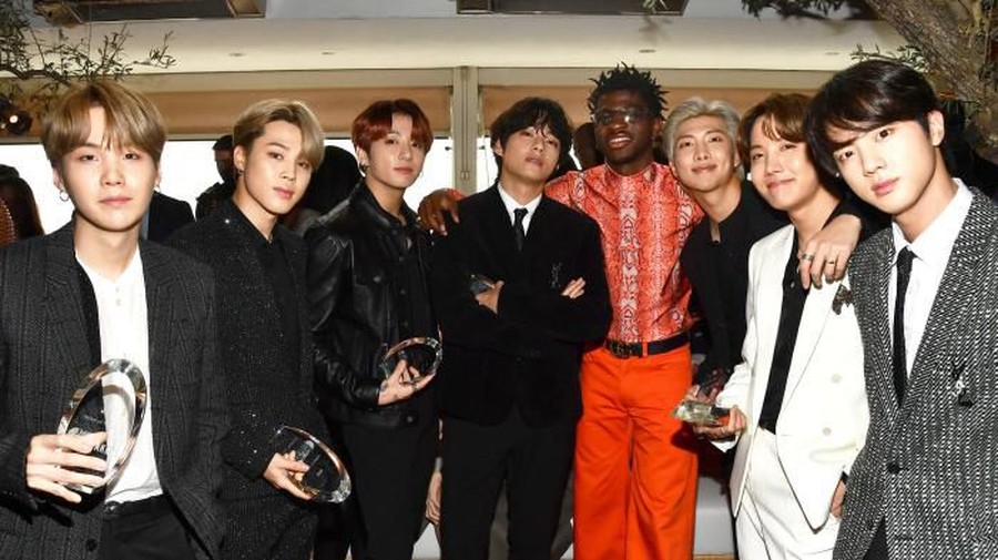 BTS Duet dengan Lil Nas X Kurang dari 2 Menit, Penggemar Patah Hati BTS tampil berduet dengan Lil Nas X kurang dari dua menit, penggemar BTS merasa kecewa dengan Grammy Awards 2020.