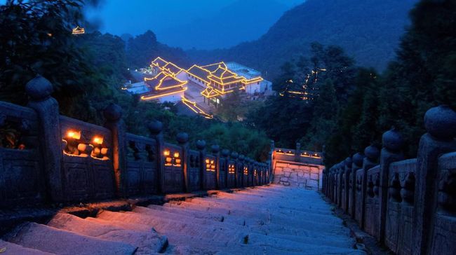 Kota Wuhan di Hubei, China, sedang menjadi perbincangan dunia, karena sedang diisolasi demi mencegah penyebaran virus yang mematikan, coronavirus.