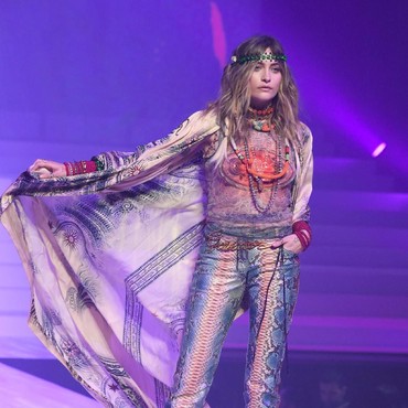 Berperan Jadi Yesus, Putri Michael Jackson Banjir Kecaman Publik