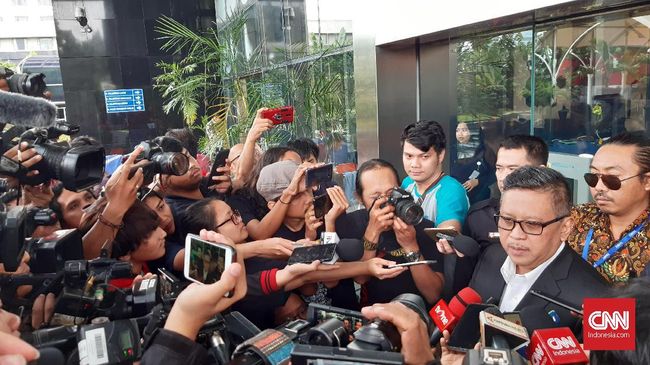 Sekjen PDIP Hasto: Harun Masiku Dapat Beasiswa Ratu Inggris Sekjen PDIP Hasto Kristiyanto menyebut partainya memilih Harun Masiku sebagai anggota DPR karena punya latar belakang yang mumpuni.