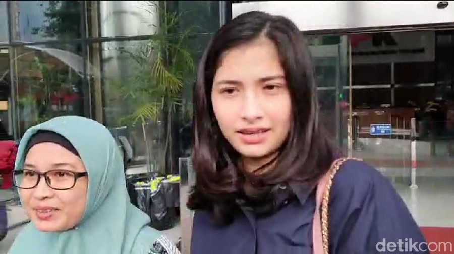 Faye Nicole usai diperiksa KPK (Matius Alfons/detikcom)