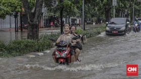FOTO: Banjir Jakarta Usai Diguyur Hujan Deras
