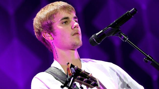 Justin Bieber positif Covid-19. Manajer Justin, Scooter Braun menyebut situasi itu membuat konser Bieber di Las Vegas ditunda hingga Juni mendatang.