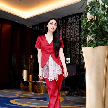 Unggah Video Potong Jeruk, Cara Sandra Dewi Pegang Pisau Jadi Sorotan