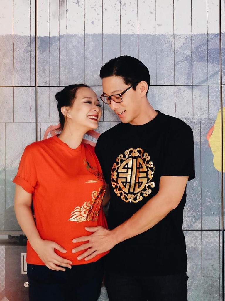 Tujuh potret kebersamaan para artis Tanah Air yang merayakan Imlek 2020 bersama keluarga besarnya. Ada siapa saja?