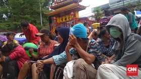 Warga Rela Menginap di Vihara Dharma Sakti Demi Angpau Imlek