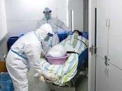 Tak Sempat ke Toilet, Dokter Perawat Pasien Virus Corona Terpaksa Pakai Popok