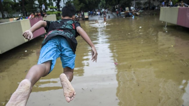 Dinas Bina Marga DKI Jakarta menyatakan kapasitas pompa milik PPK Kemayoran di Underpass Gandhi Kemayoran, belum memadai untuk menangani banjir.