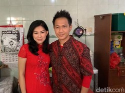 Mantap! Delon Kasih Angpao Emas Batangan untuk Sang Bunda