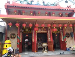 Rayakan Imlek, Warga Tionghoa Sembahyang di Vihara Amurva Bhumi Jatinegara