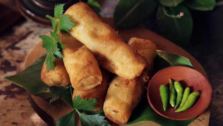 Siapa yang tidak kenal dengan sosis solo? Makanan enak satu ini bisa banget buat camilan akhir pekan di rumah, sambil ngeteh di sore hari. Yuk simak resepnya.