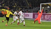 FOTO: Haaland Mengganas di Dortmund, Dua Gol dalam 25 Menit Erling Haaland mengganas bersama Borussia Dortmund usai mencetak dua gol dalam durasi 25 menit melawan FC Koln di Liga Jerman.