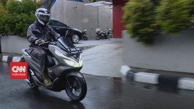 VIDEO: Tips Bersepeda Motor Saat Hujan