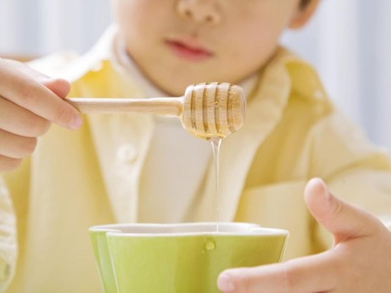 5 Manfaat Madu untuk Kesehatan Anak: Sumber Energi hingga Redakan Alergi