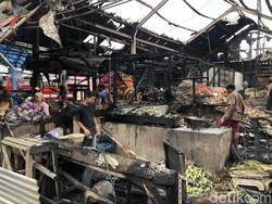 Detik-detik Kebakaran Pasar Caringin Bandung