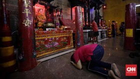 Ribuan Orang Kunjungi Vihara Dharma Bakti di Imlek 2020