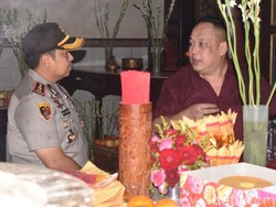 Kemeriahan Imlek di Klenteng Tjoe Tik Kiong