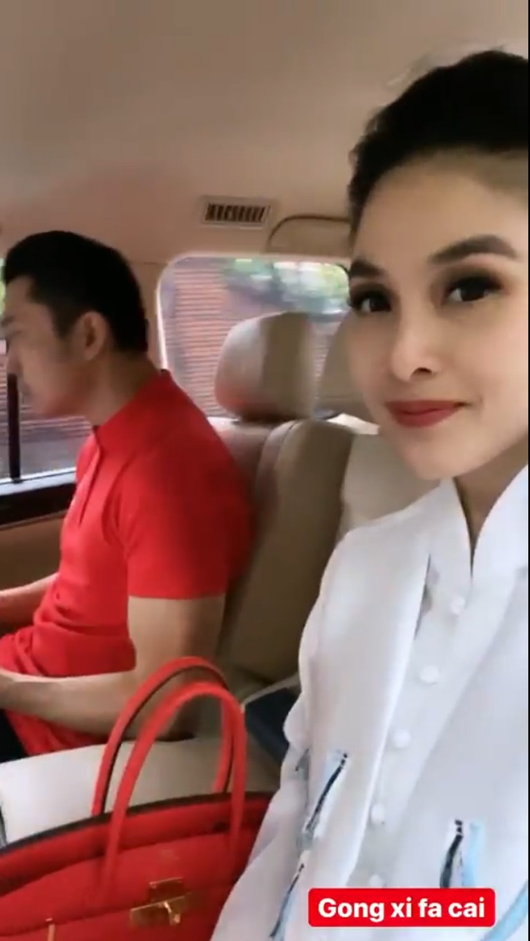 7 Potret Artis Tanah Air Rayakan Imlek 2020 Tujuh potret kebersamaan para artis Tanah Air yang merayakan Imlek 2020 bersama keluarga besarnya. Ada siapa saja?