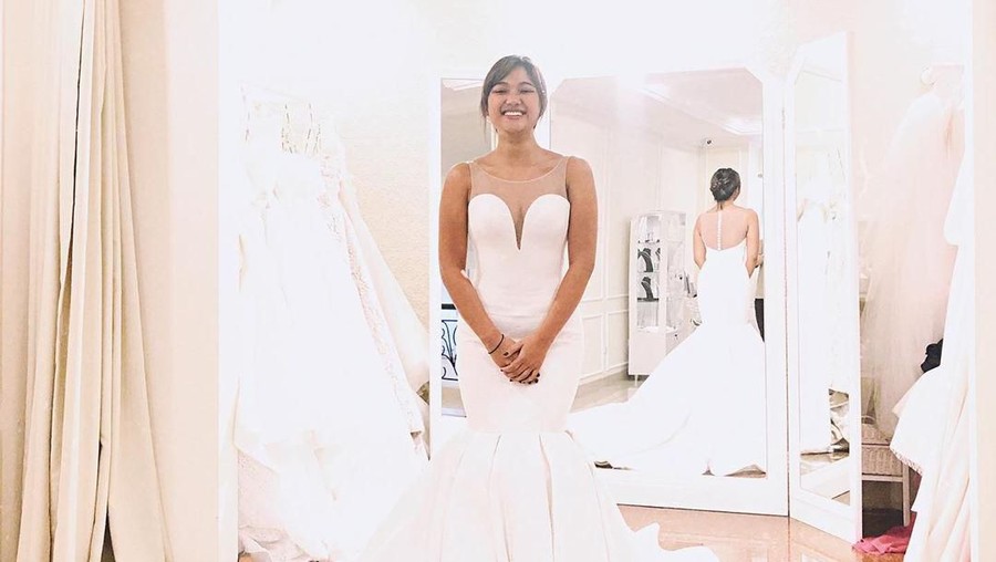 Fitting gaun pengantin, Marion Jola siap menikah?