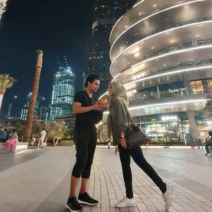 <p>Di foto ini, Charly dan Nana masih seperti pasangan anak muda ya? (Foto: Instagram @regina_irawan03)</p>