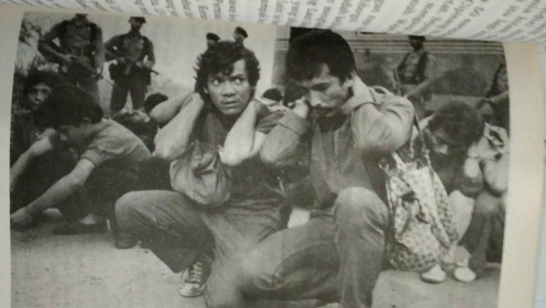 Tujuh fakta dari sosok almarhum Johny Indo yang sempat mendapatkan julukan Robin Hood dari Indonesia. Hingga dirinya mendekam di Penjara Nusakambangan.