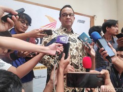 Anies Bawa Gambar Revitalisasi Monas ke Mensesneg Pratikno, Besok