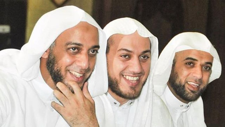 6 Potret Syekh Ali Jaber yang Resmi Jadi Warga Negara Indonesia Beberapa potret Syekh Ali Jaber setelah resmi jadi WNI versi Insertlive