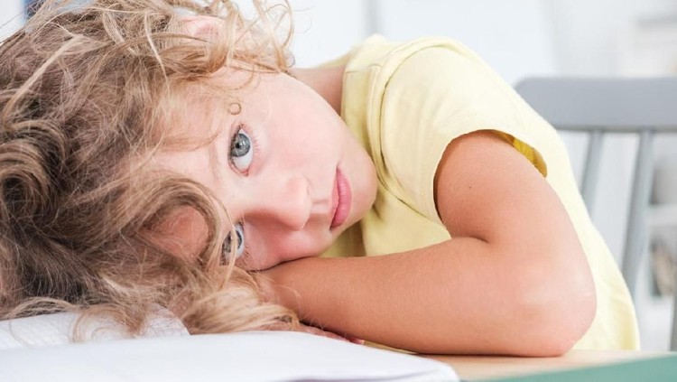 Anemia defisiensi besi juga bisa dialami anak-anak, Bunda. Tak cuma ibu hamil saja yang bisa mengalami kondisi ini lho. Kenali yuk bagaimana gejalanya.