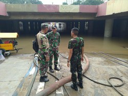 TNI Keluhkan Pompa yang Sedot Banjir Underpass Kemayoran: Debitnya Kecil