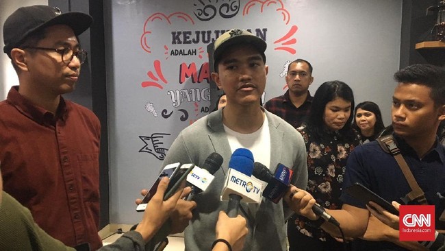 Putra Bungsu Jokowi Kaesang Dekati UMKM Suntikan Modal Kaesang Pangarep menggagas Harapan Bangsa Kita (Hebat) untuk menampung UMKM-UMKM dan akan memberi bantuan modal selama pemiliknya serius menggarap usahanya.
