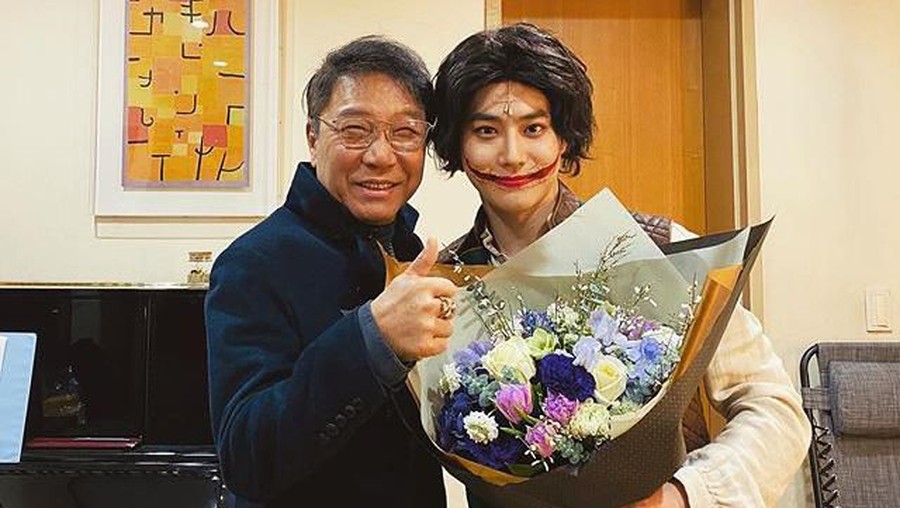 Suho EXO juga akrab dengan pendiri SM Entertainment yaitu Lee Soo Man.