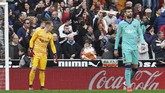 FOTO: Messi Tak Berkutik, Barcelona Keok Barcelona kalah 0-2 dari Valencia pada lanjutan Liga Spanyol yang diwarnai permainan buruk Lionel Messi di Stadion Mestalla.